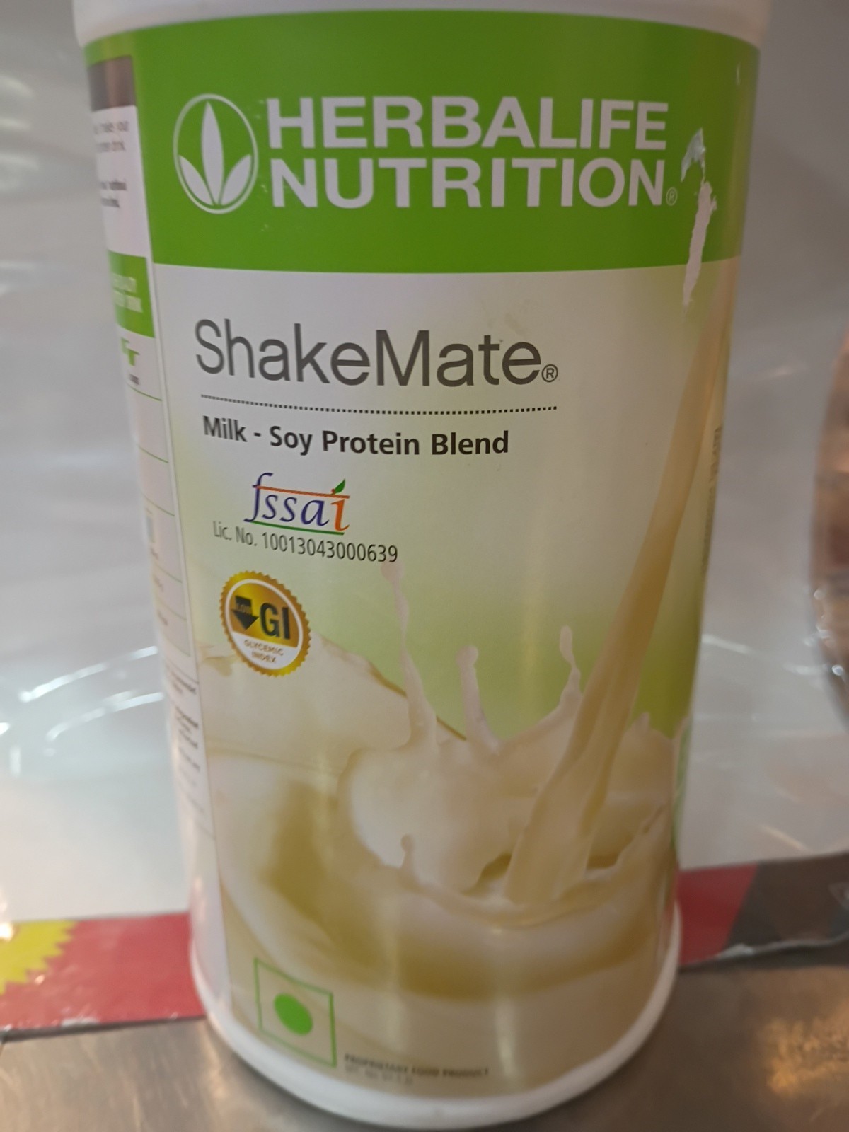 Herbalife Nutrition Shake Mate . Milk Soy Protein Blend